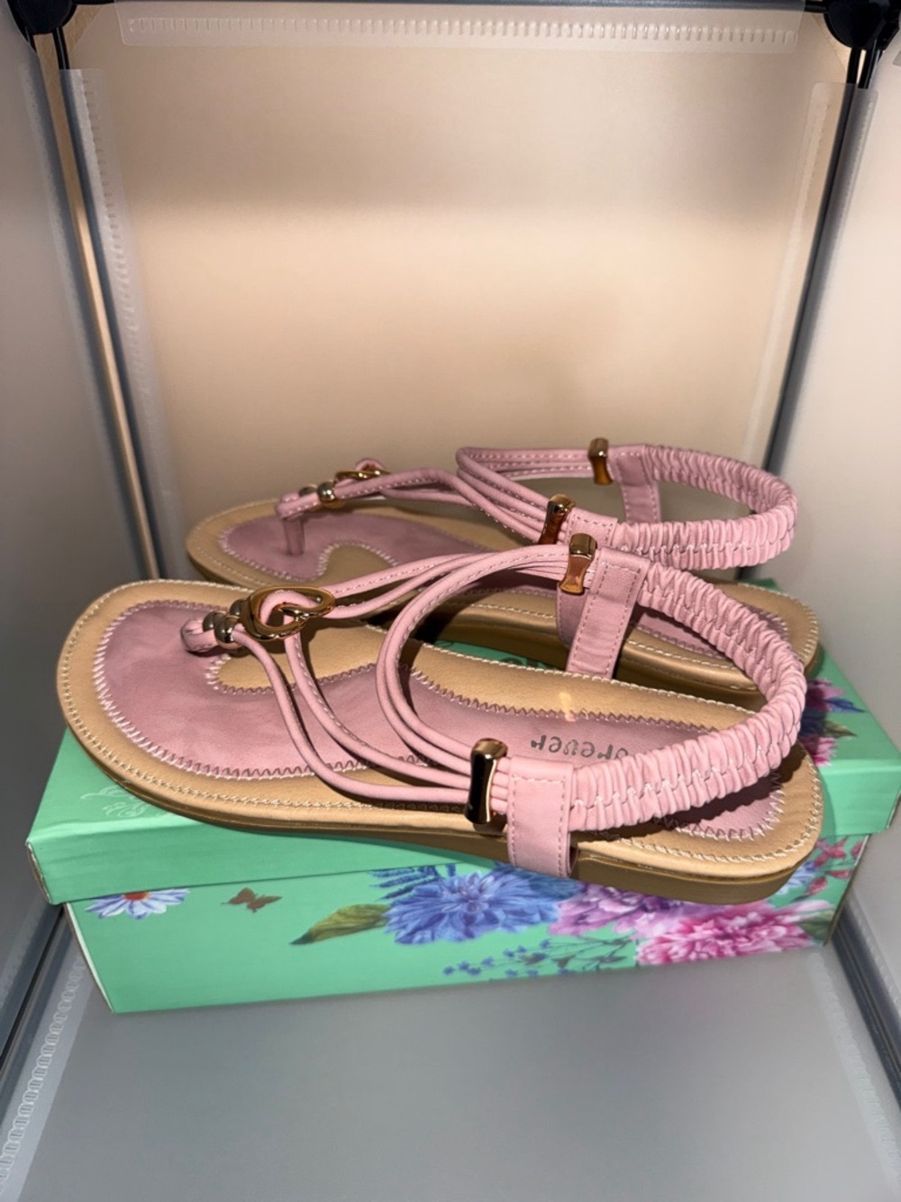 Women's Heart Shaped Pendant Blush Sandals Size 5 New - Picture 4 of 7
